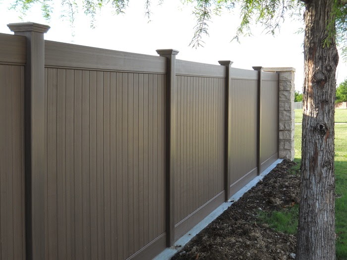Vinyl Fences versus Wood Fences
